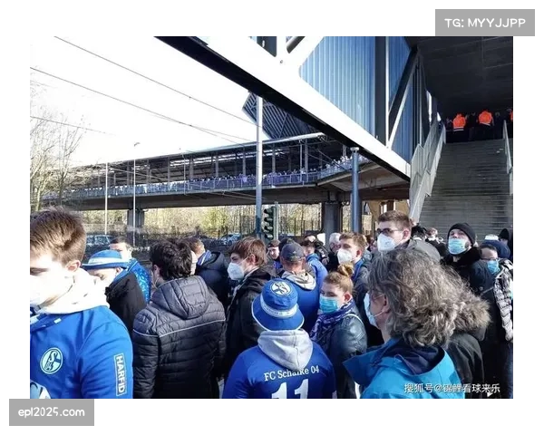 通讯：现场直击沙尔克04主场告别一位为俱乐部工作四十年的装备管理员